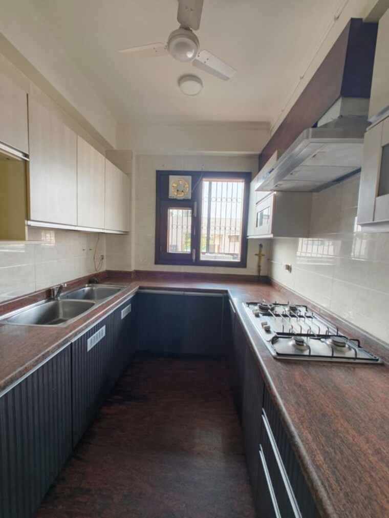 Kitchen, nehru enclave 3 Bedroom 200 Sq.Yd. Builder Floor In Nehru Enclave Delhi 9951327