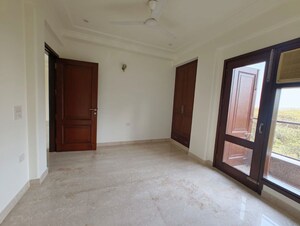 Room in 3 BHK Builder Floor at Nehru Enclave – for Rent