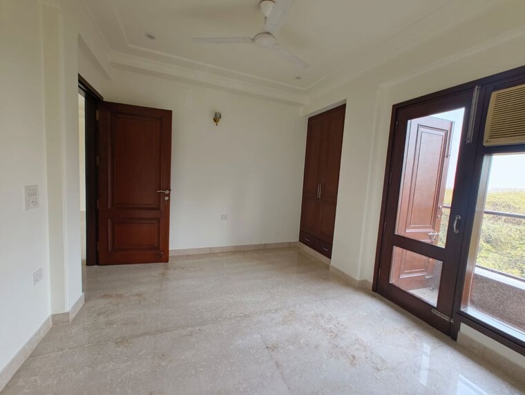 Room, nehru enclave 3 Bedroom 200 Sq.Yd. Builder Floor In Nehru Enclave Delhi 9951327