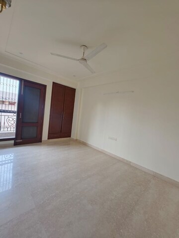 Room in 3 BHK Builder Floor at Nehru Enclave – for Rent