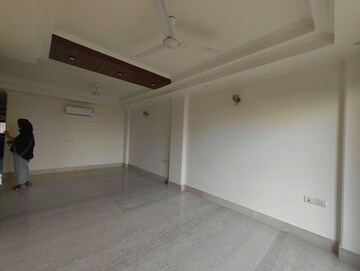 Room in 3 BHK Builder Floor at Nehru Enclave – for Rent