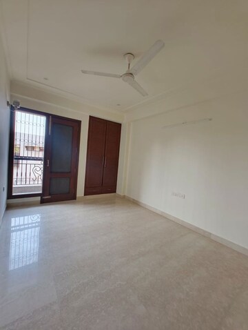 Room in 3 BHK Builder Floor at Nehru Enclave – for Rent