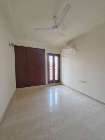 Room in 3 BHK Builder Floor at Nehru Enclave – for Rent