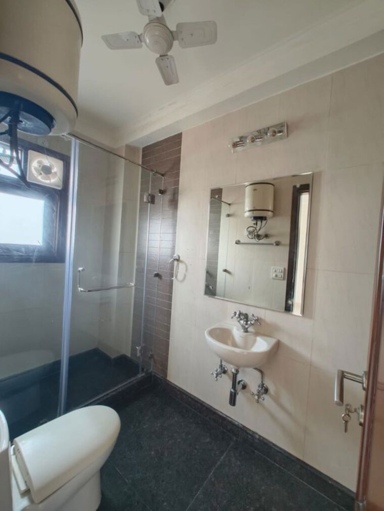 Master Bedroom, nehru enclave 3 Bedroom 200 Sq.Yd. Builder Floor In Nehru Enclave Delhi 9951327