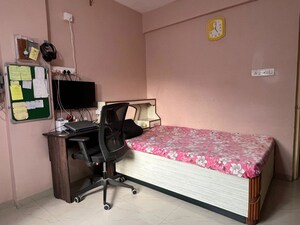 Room in 2 BHK Apartment at Kranti Nagar – for Rent