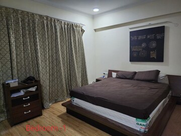 Bedroom in 4 BHK Builder Floor at Dlf Phase ii – for Rent