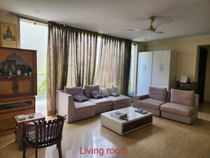 Living Room in 4 BHK Builder Floor at Dlf Phase ii – for Rent