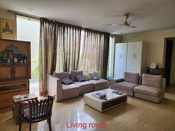Living Room in 4 BHK Builder Floor at Dlf Phase ii – for Rent