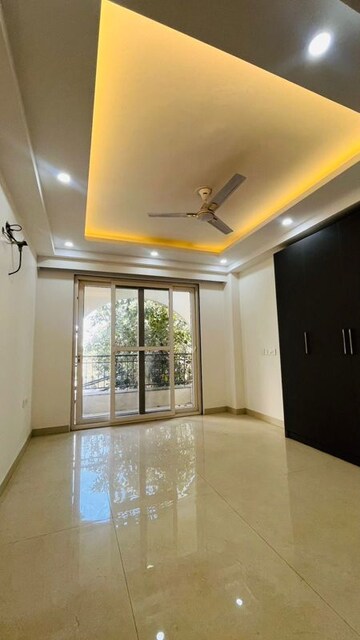 Room in 3 BHK Apartment at Palm Residency Chhatarpur, Chattarpur – for Rent