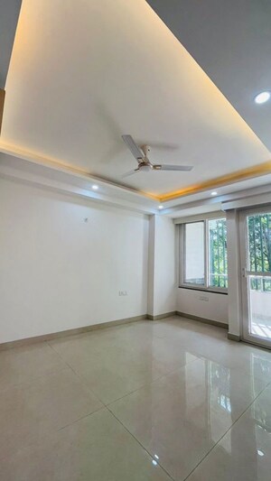 Room in 3 BHK Apartment at Palm Residency Chhatarpur, Chattarpur – for Rent