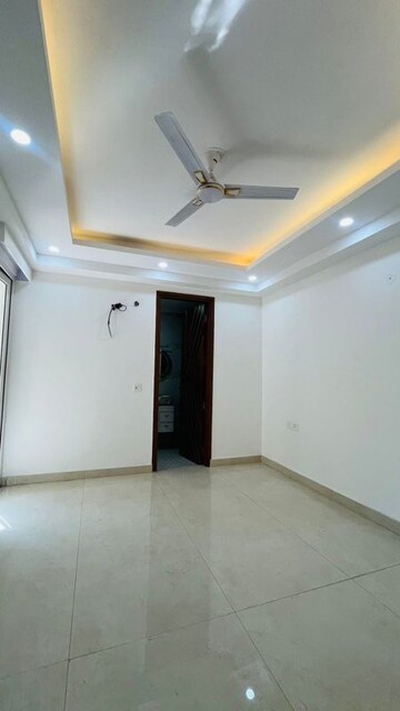 Room in 3 BHK Apartment at Palm Residency Chhatarpur, Chattarpur – for Rent