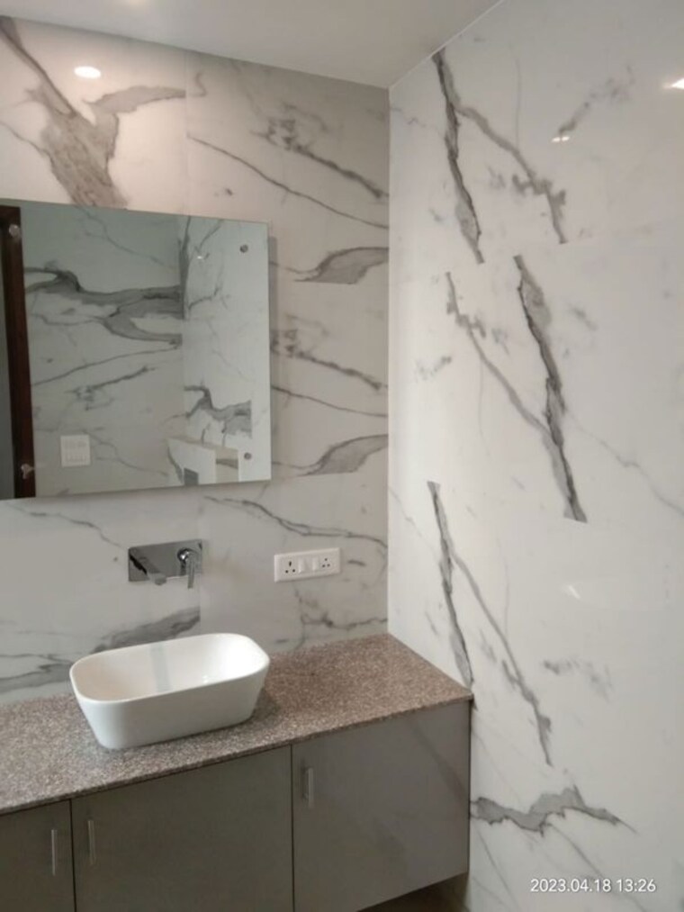 Bathroom, greater kailash ii 4 Bedroom 300 Sq.Yd. Builder Floor In Greater Kailash ii Delhi 9951495