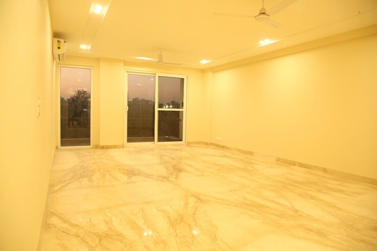 Room, greater kailash ii 4 Bedroom 300 Sq.Yd. Builder Floor In Greater Kailash ii Delhi 9951495