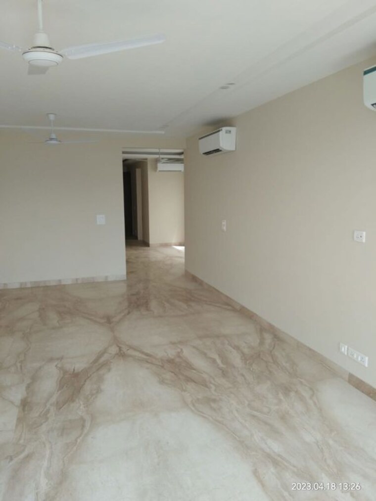 Room, greater kailash ii 4 Bedroom 300 Sq.Yd. Builder Floor In Greater Kailash ii Delhi 9951495