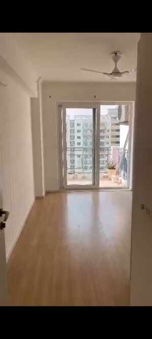 Room in 3 BHK Apartment at DLF The Skycourt, Sector 86 – for Sale