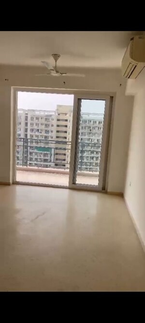 Room in 3 BHK Apartment at DLF The Skycourt, Sector 86 – for Sale