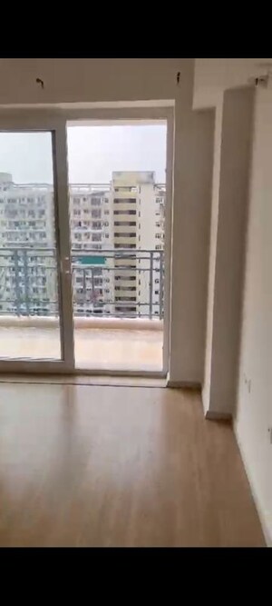 Room in 3 BHK Apartment at DLF The Skycourt, Sector 86 – for Sale