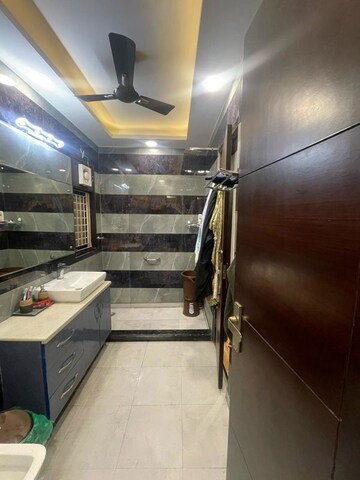 Kitchen in 3 BHK Builder Floor at Unitech South City 1, South City 1 – for Sale