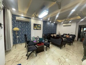 Living Room in 3 BHK Builder Floor at Unitech South City 1, South City 1 – for Sale