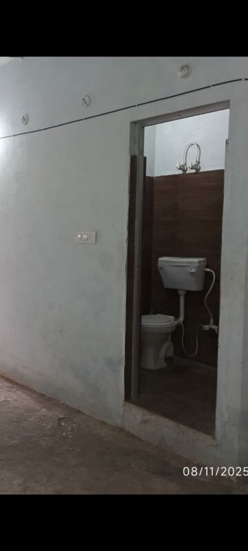 Bathroom in Studio Independent House at Gomti Nagar – for Rent