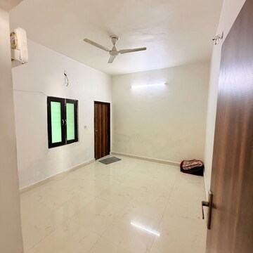 Room in 3 BHK Villa at RWA Apartments Sector 108, Sector 108 – for Rent