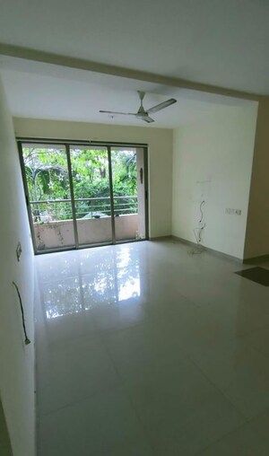 Room in 2.5 BHK Apartment at Oberoi Realty Splendor Grande, Andheri East – for Rent