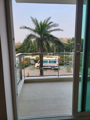 Parking in 3 BHK Apartment at DLF The Crest, Sector 54 – for Rent