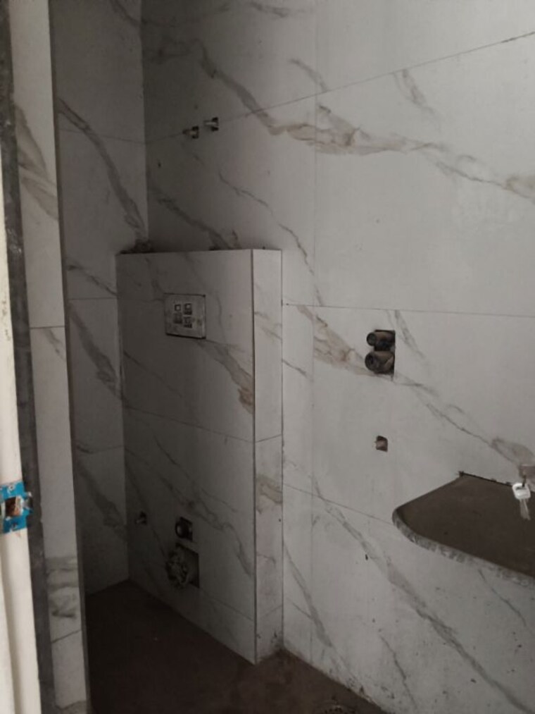 Bathroom, sector 73 2 Bedroom 1050 Sq.Ft. Builder Floor In Sector 73 Noida 9951932