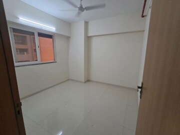 Room in 2 BHK Apartment at Prithvi Proximus, Hadapsar – for Rent
