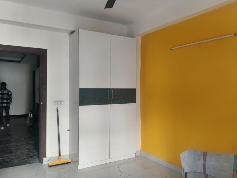 Room, sunshine-apartments-sector-73 2 Bedroom 1050 Sq.Ft. Builder Floor In Sector 73 Noida 9951400