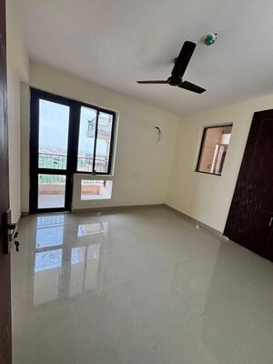 Room in 3 BHK Apartment at Amrapali Heartbeat City, Sector 107 – for Sale