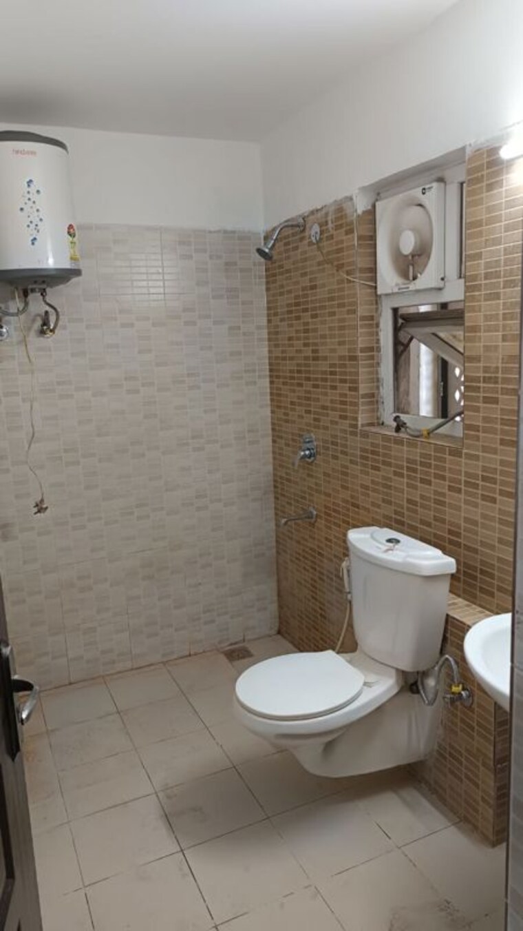 Bathroom, chhaproli khadar 2 Bedroom 1250 Sq.Ft. Apartment In Chhaproli Khadar Noida 9952028