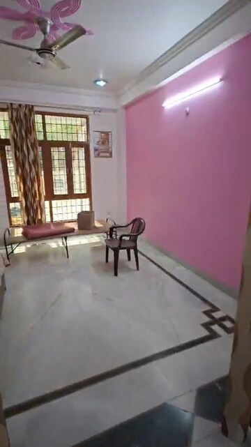 Room in 2 BHK Builder Floor at Gomti Nagar – for Rent