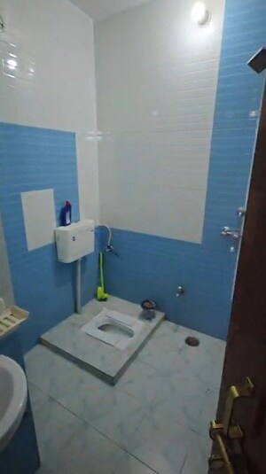 Master Bedroom in 2 BHK Builder Floor at Gomti Nagar – for Rent