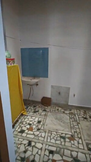 Kitchen in 2 BHK Builder Floor at Gomti Nagar – for Rent
