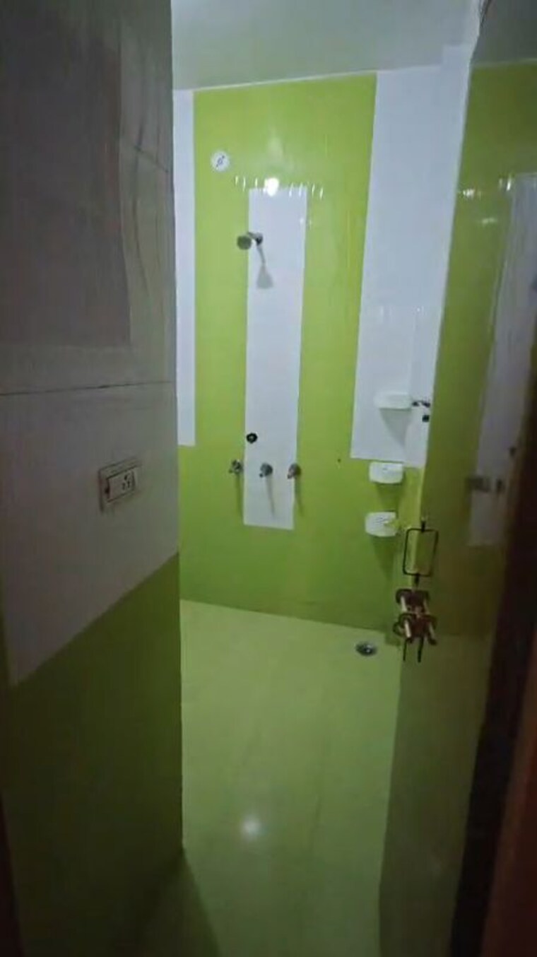 Bathroom, gomti nagar 2 Bedroom 1200 Sq.Ft. Builder Floor In Gomti Nagar Lucknow 9952107
