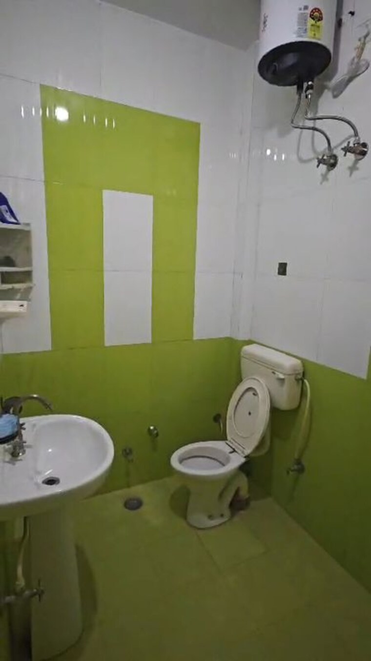Other, gomti nagar 2 Bedroom 1200 Sq.Ft. Builder Floor In Gomti Nagar Lucknow 9952107