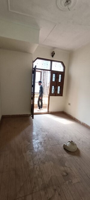 Room in 3 BHK Independent House at Rohini Sector 8 – for Sale
