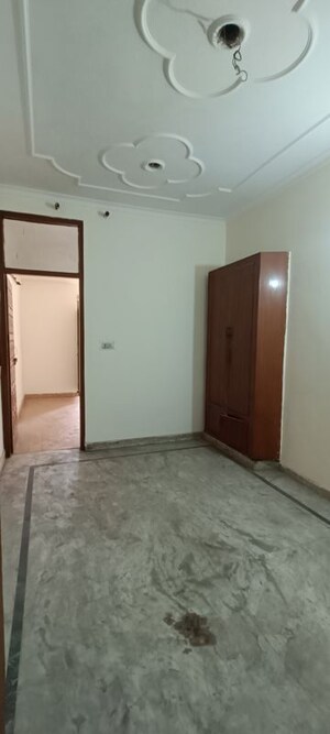 Room in 3 BHK Independent House at Rohini Sector 8 – for Sale