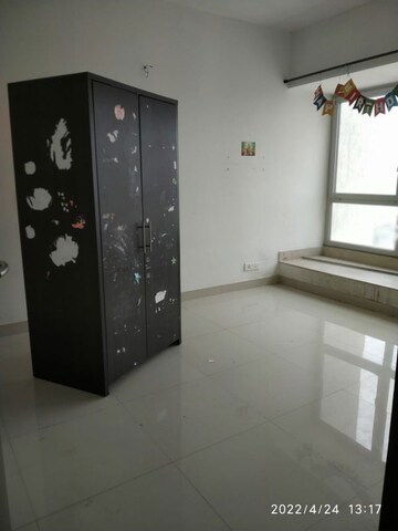 Room in 3 BHK Apartment at DB Woods, Goregaon East – for Rent