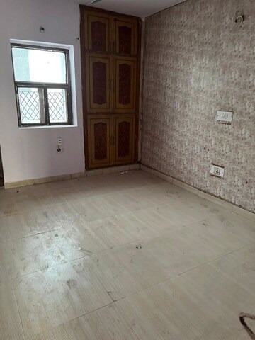 Room in 1 RK Independent House at RWA Apartments Sector 27, Sector 27 – for Rent