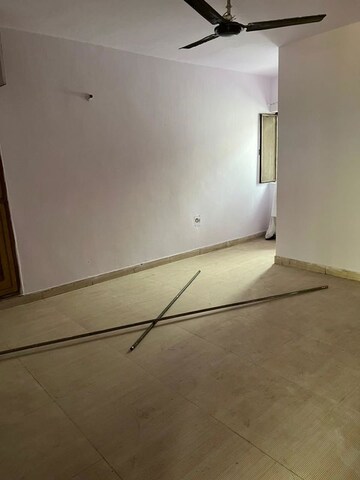 Room in 1 RK Independent House at RWA Apartments Sector 27, Sector 27 – for Rent