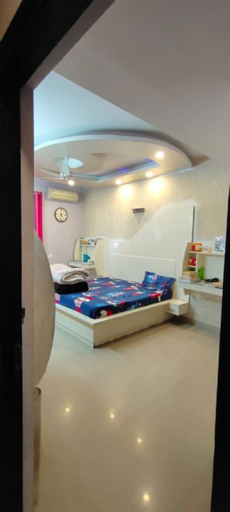 Bedroom, puri-pranayam 4 Bedroom 3080 Sq.Ft. Apartment In Sector 82 Faridabad 9952180