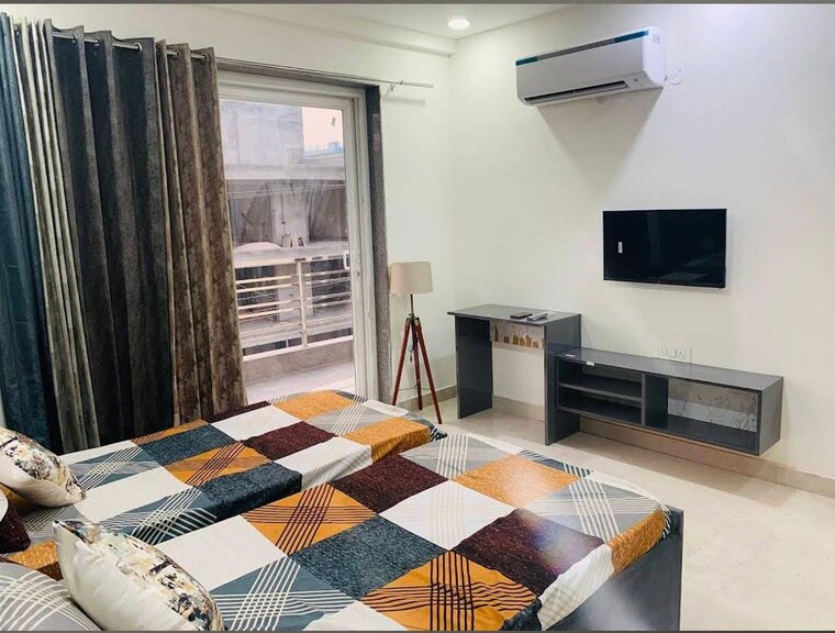 Room, sector 71 Pg For Boys & Girls In Sector 71 9904731