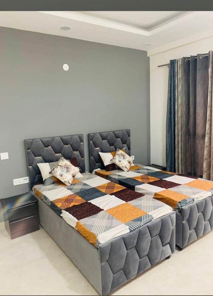 Room, sector 71 Pg For Boys & Girls In Sector 71 9904731