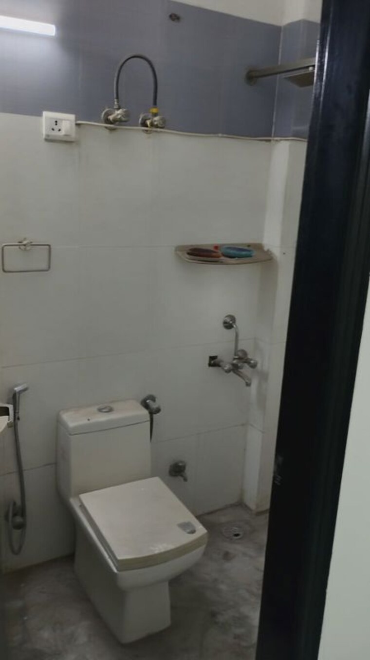 Bathroom, govindpuri 2 Bedroom 570 Sq.Ft. Apartment In Govindpuri Delhi 9952352