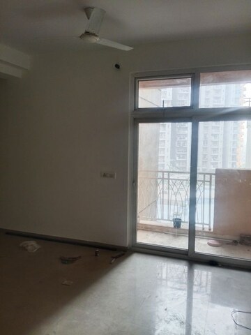 Room in 3 BHK Apartment at Mahagun Mywoods III, Sector 16c Greater Noida – for Rent