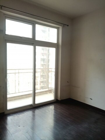 Room in 3 BHK Apartment at Mahagun Mywoods III, Sector 16c Greater Noida – for Rent