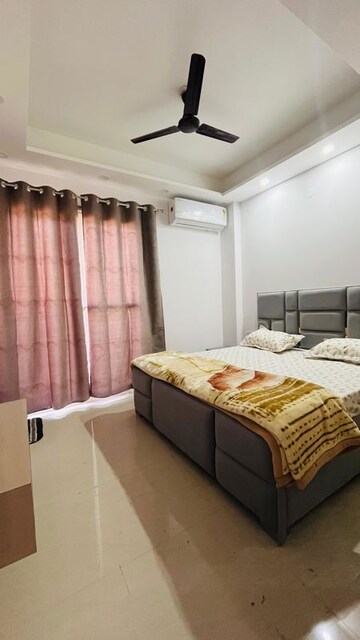 Bedroom in 2 BHK Builder Floor at Super Mart 1, Sector 27 – for Rent