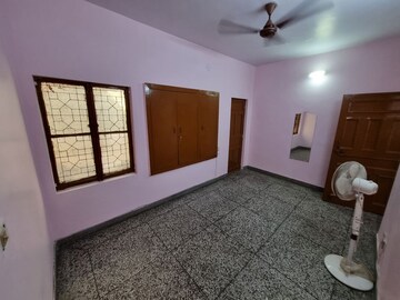 Room in 2 BHK Independent House at RWA Apartments Sector 26, Sector 26 – for Rent
